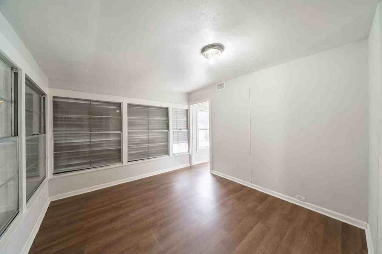 2148 Texas Ave - Photo 4 of 20