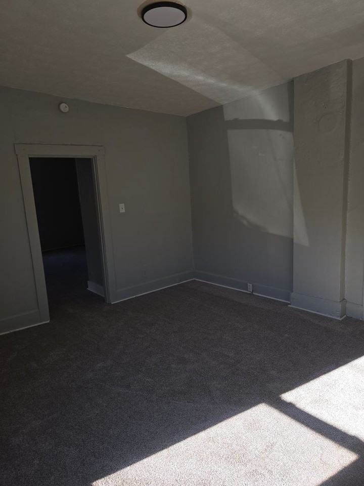 208/210 Meagher Ave - Photo 2 of 7