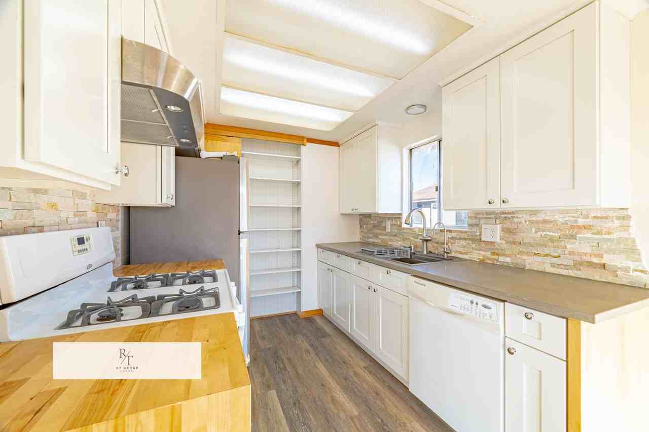 1454 Countrywood Ave #13 - Photo 3 of 32