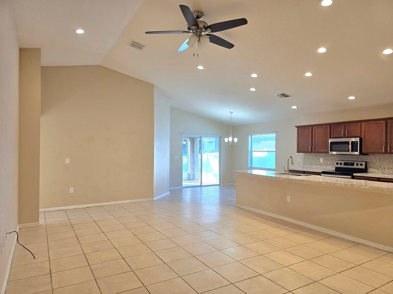 1022 Rivershore Ave - Photo 3 of 23