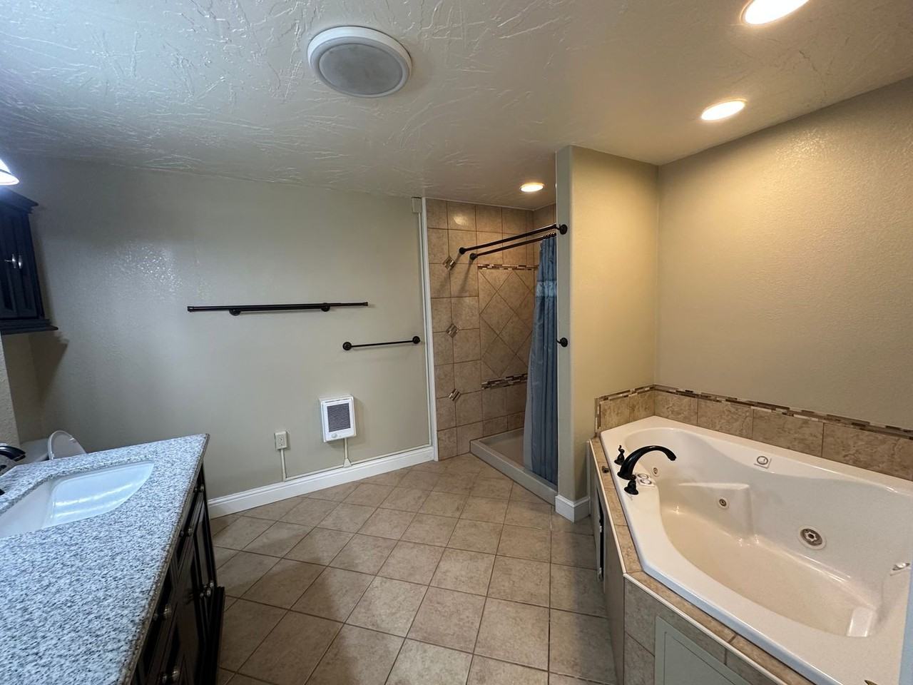 646 Sw 37th St - Photo 3 of 10