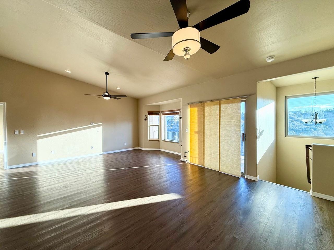 2207 Sequoia Dr - Photo 3 of 25