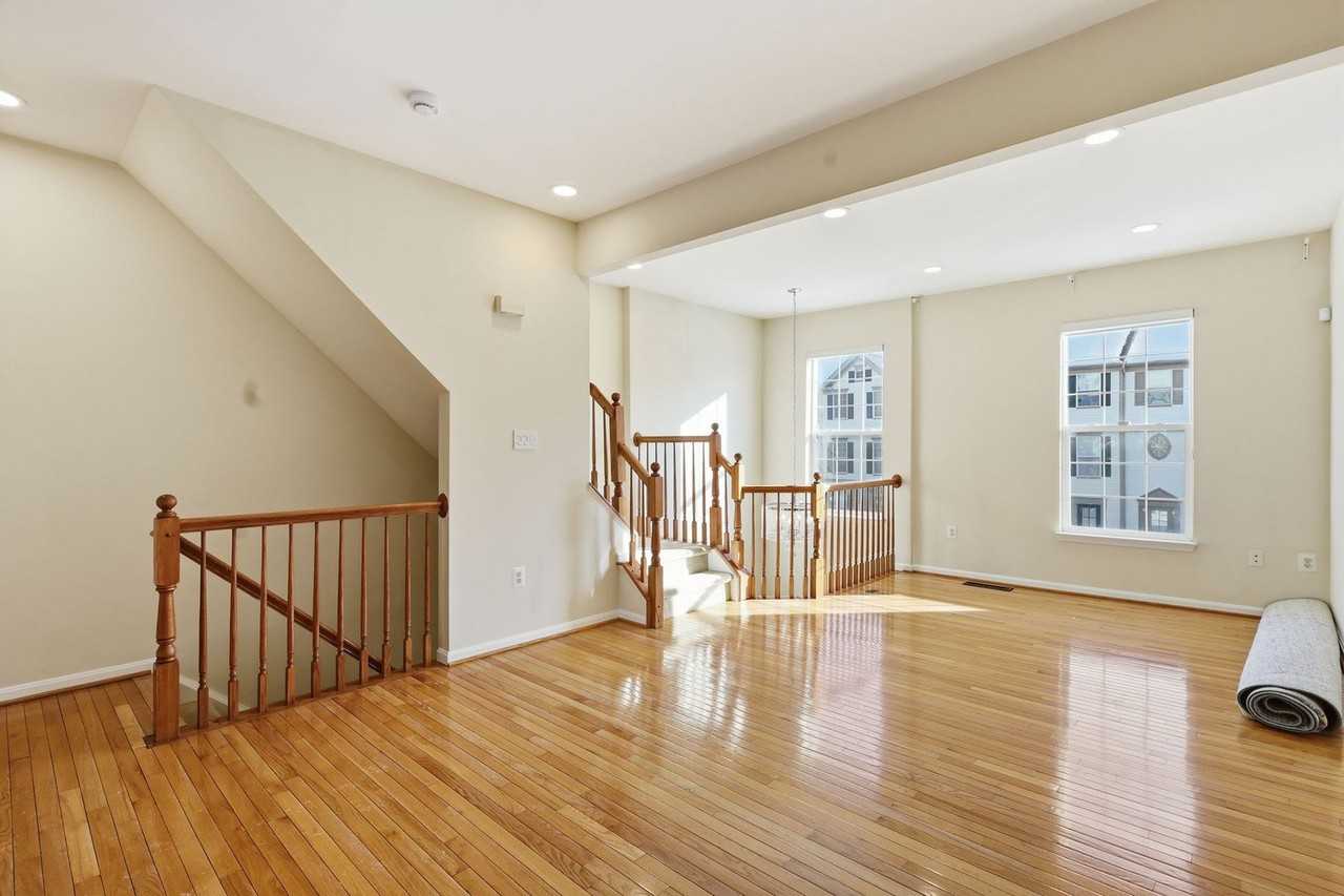 12212 Densmore Ct - Photo 6 of 37