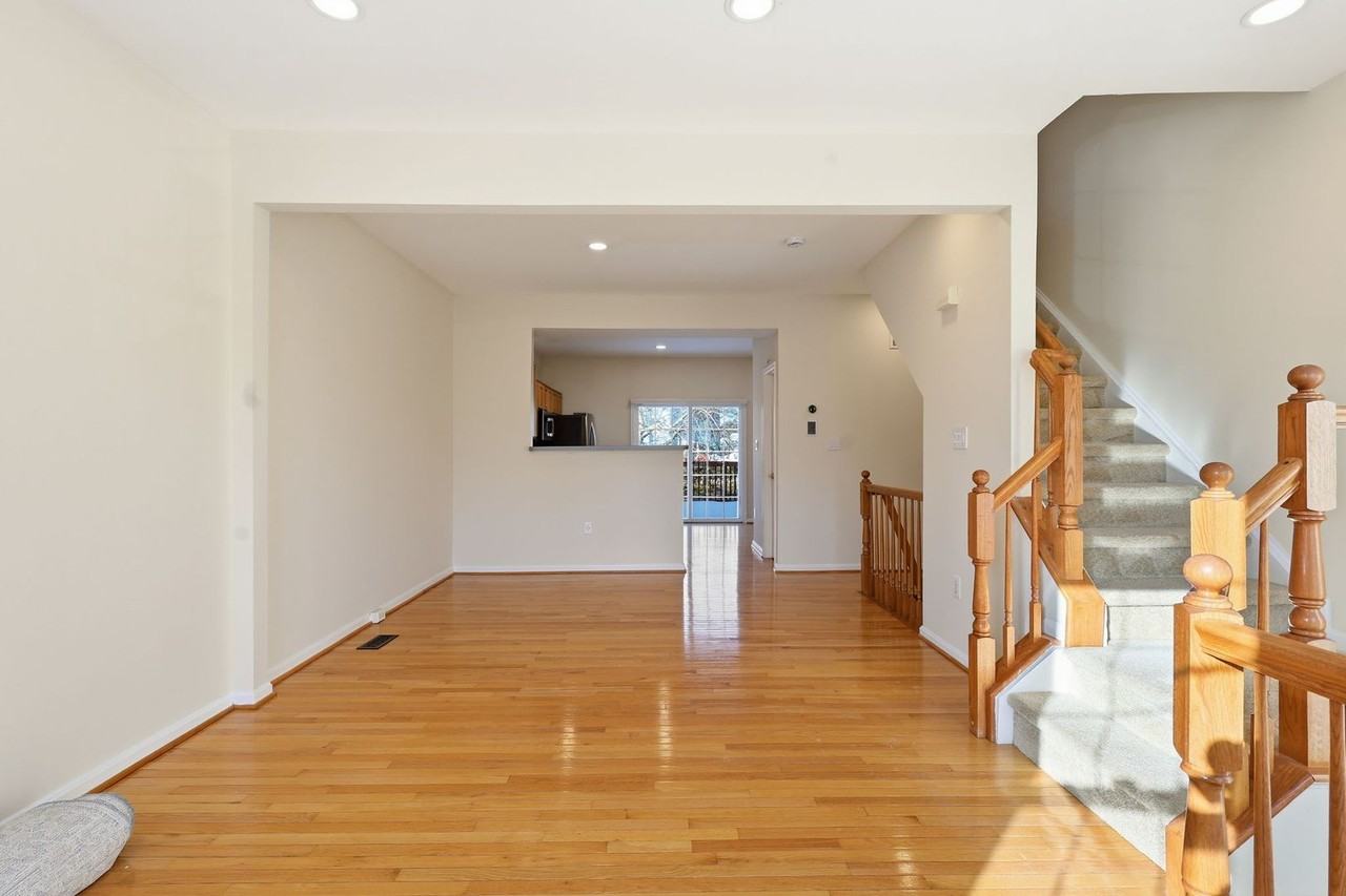 12212 Densmore Ct - Photo 7 of 37