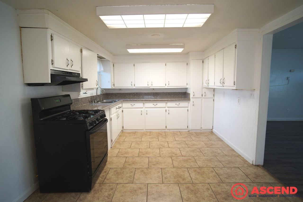 916 Castaic Ave - Photo 6 of 12