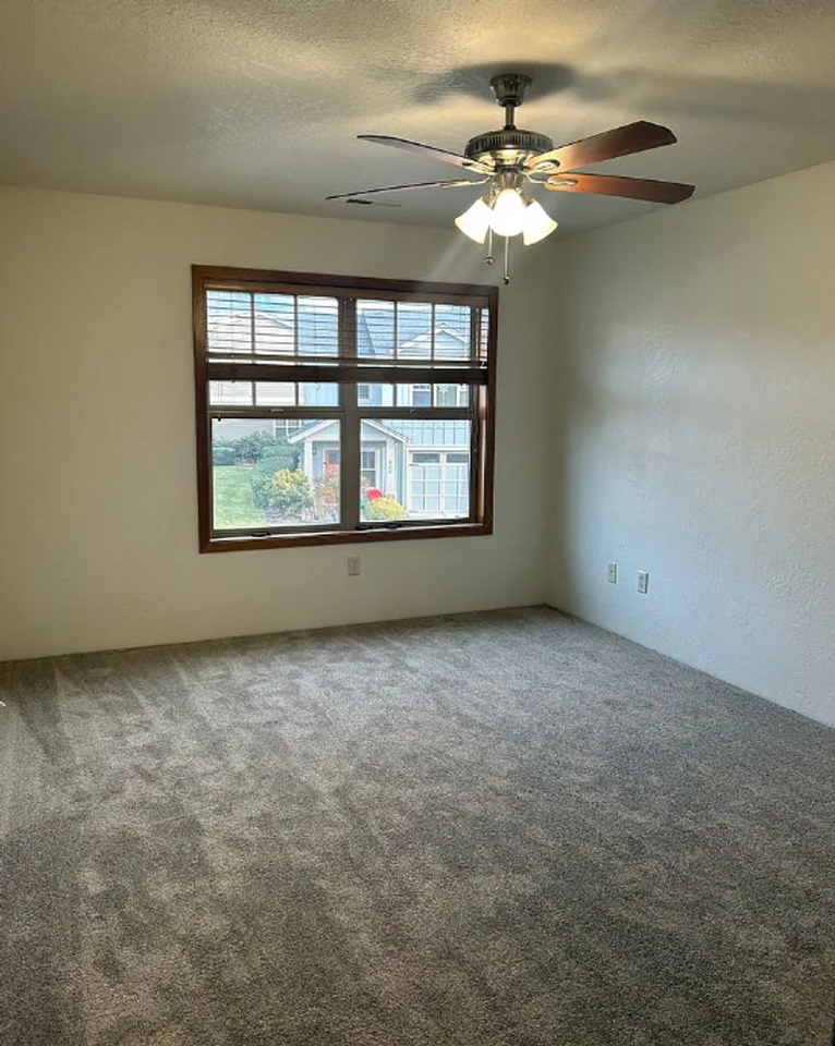 3126 Alameda St #204 - Photo 6 of 16