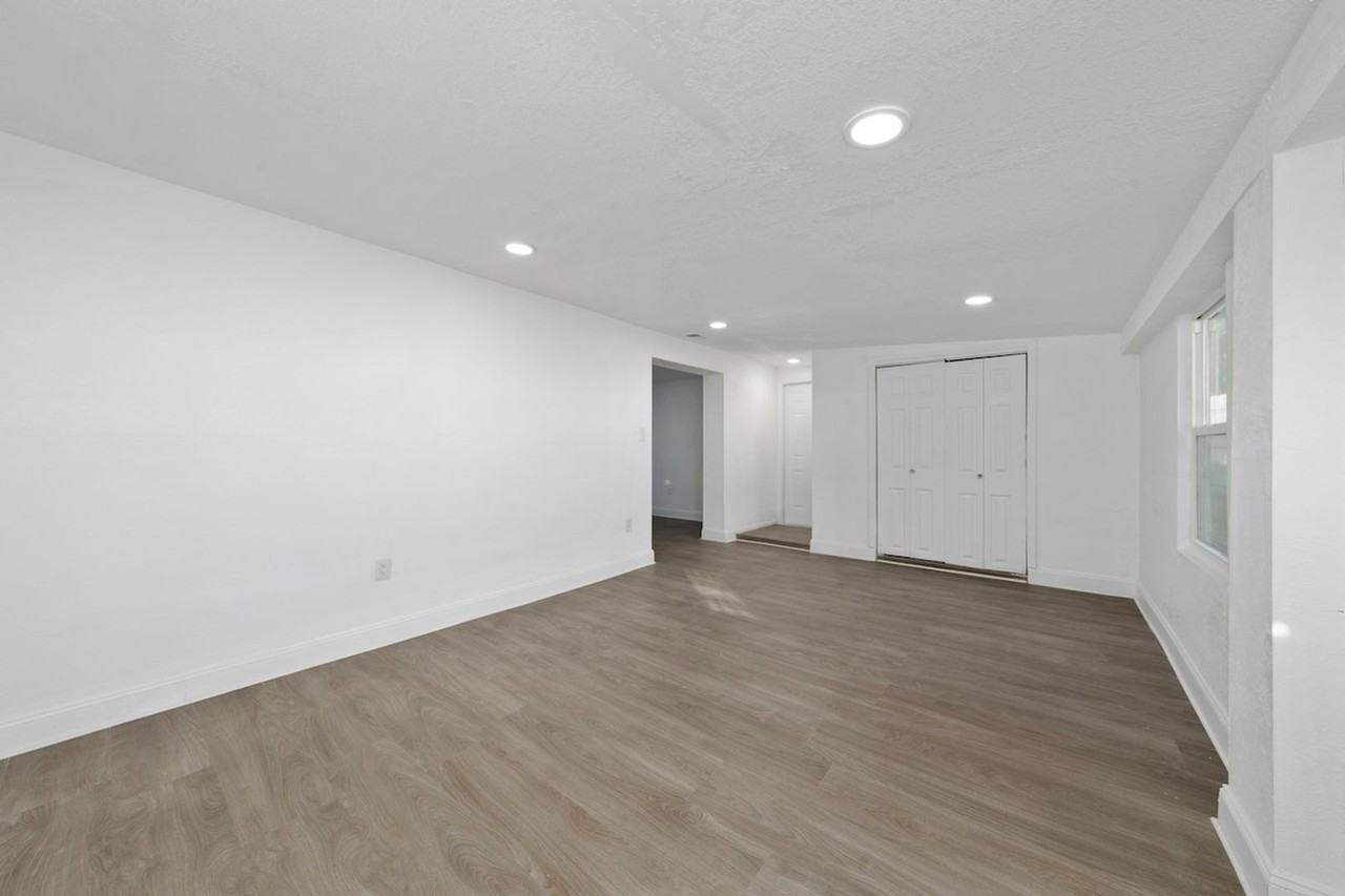 3815 S Summerlin Ave - Photo 2 of 28