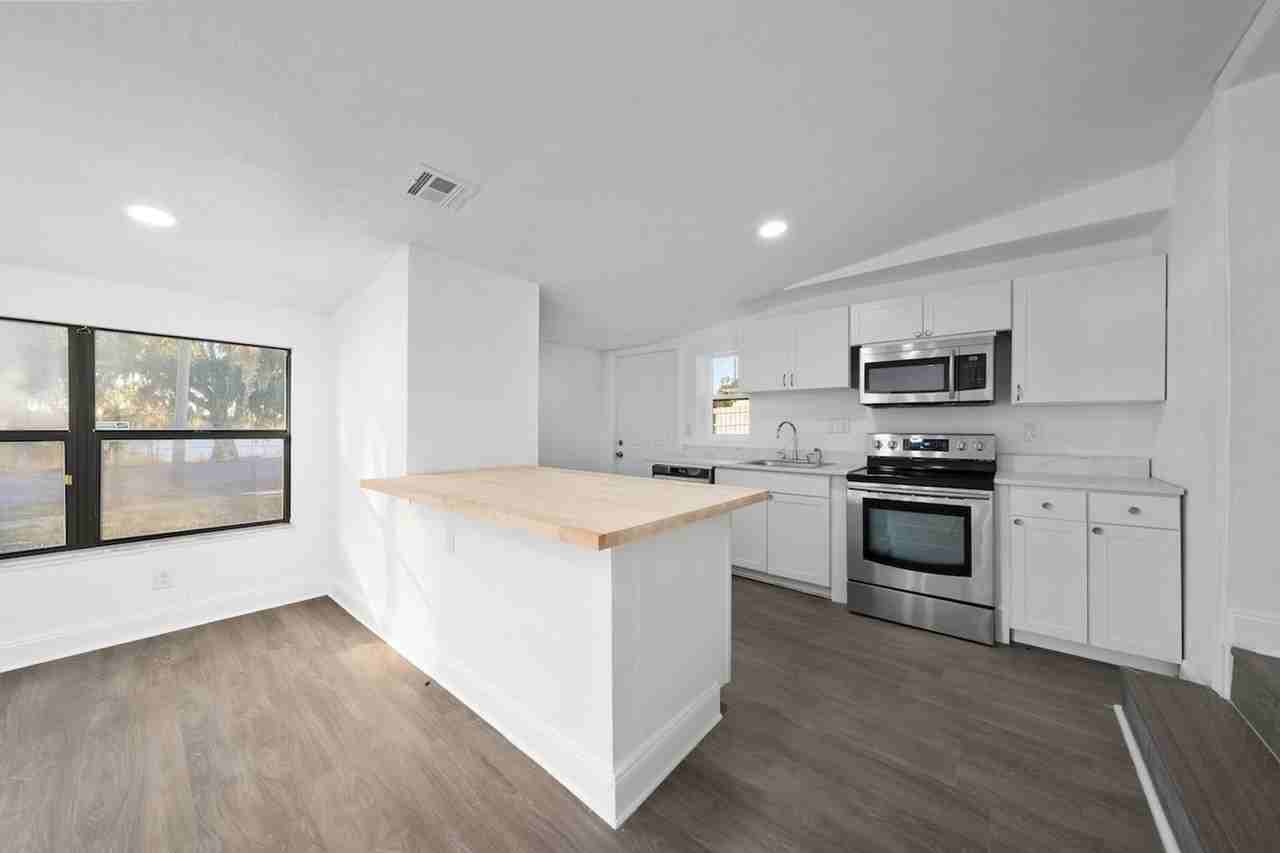 3815 S Summerlin Ave - Photo 5 of 28