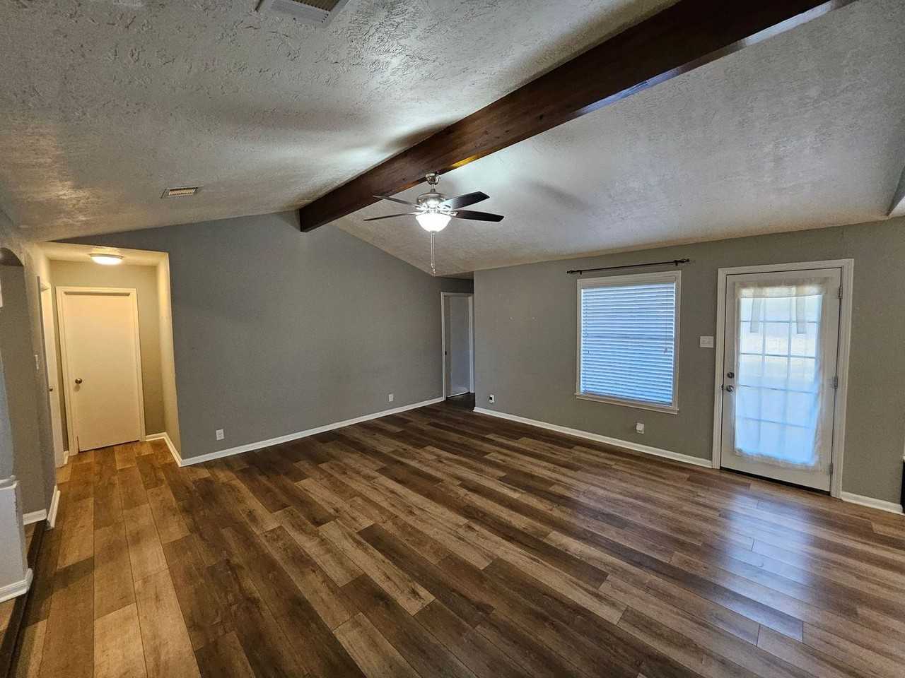 914 S 10th St - Photo 4 of 19