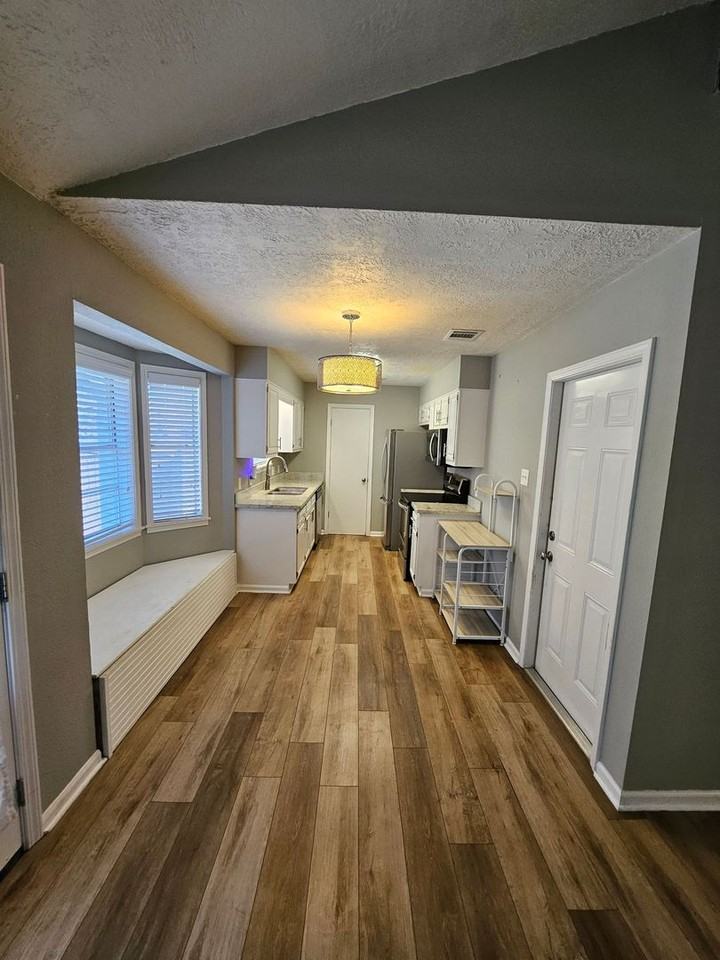 914 S 10th St - Photo 6 of 19