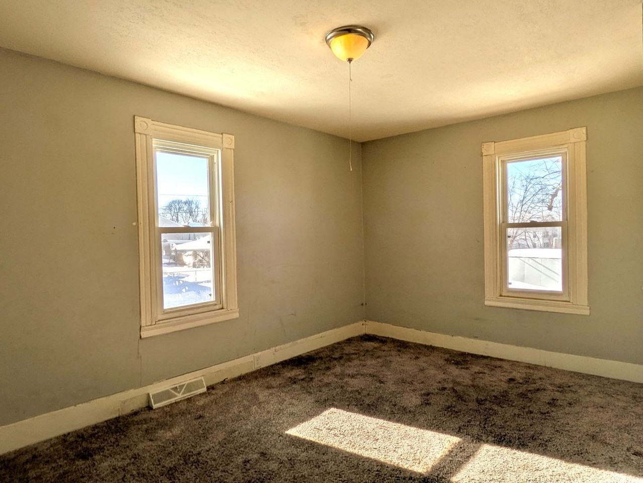 68 Lyons St - Photo 4 of 8