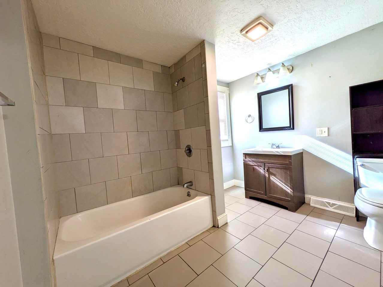 68 Lyons St - Photo 6 of 8