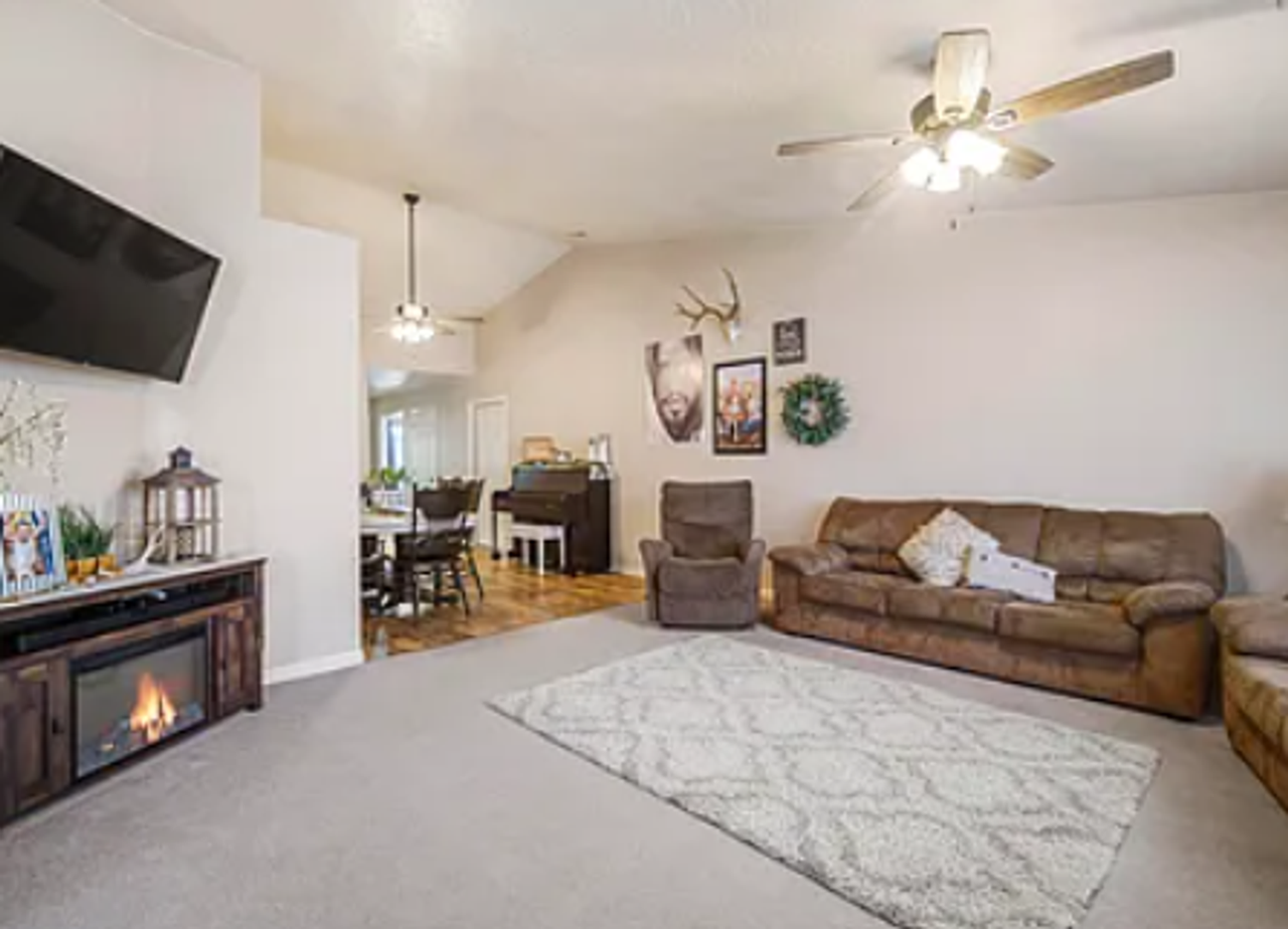 1015 S River Rd #29 - Photo 3 of 12