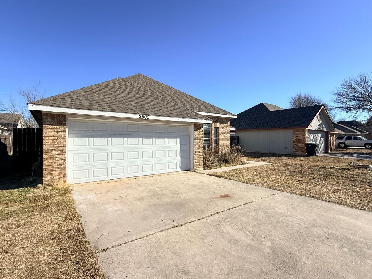 2505 Armadillo Dr - Photo 2 of 2