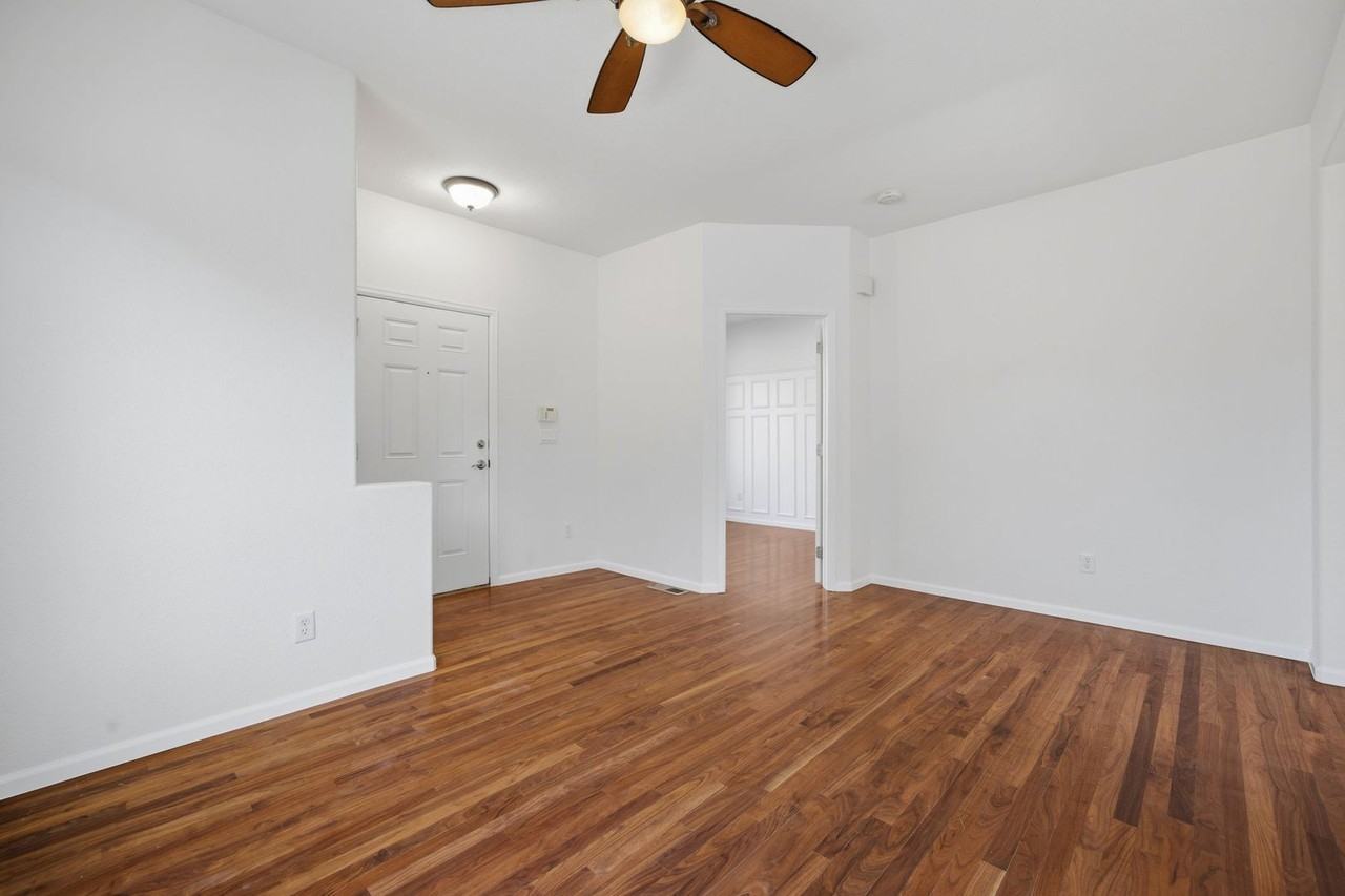 518 Brookhurst Ave - Photo 5 of 29