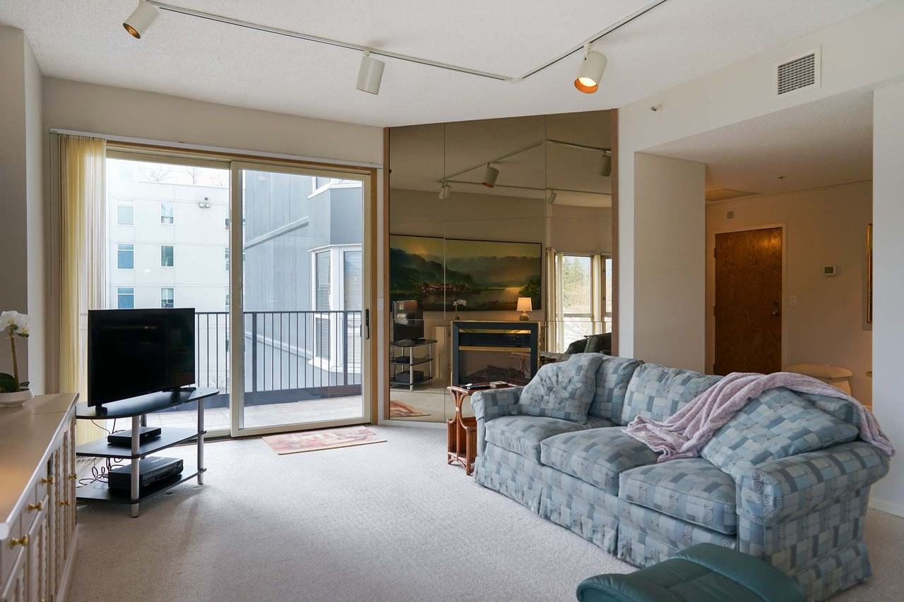 301 N 1st St #701 - Photo 6 of 36