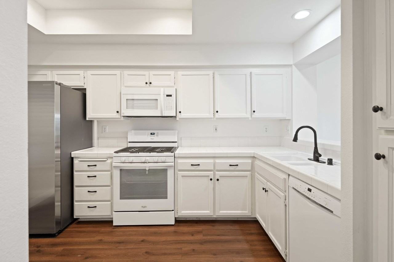 24518 Mcbean Pkwy #39 - Photo 5 of 36