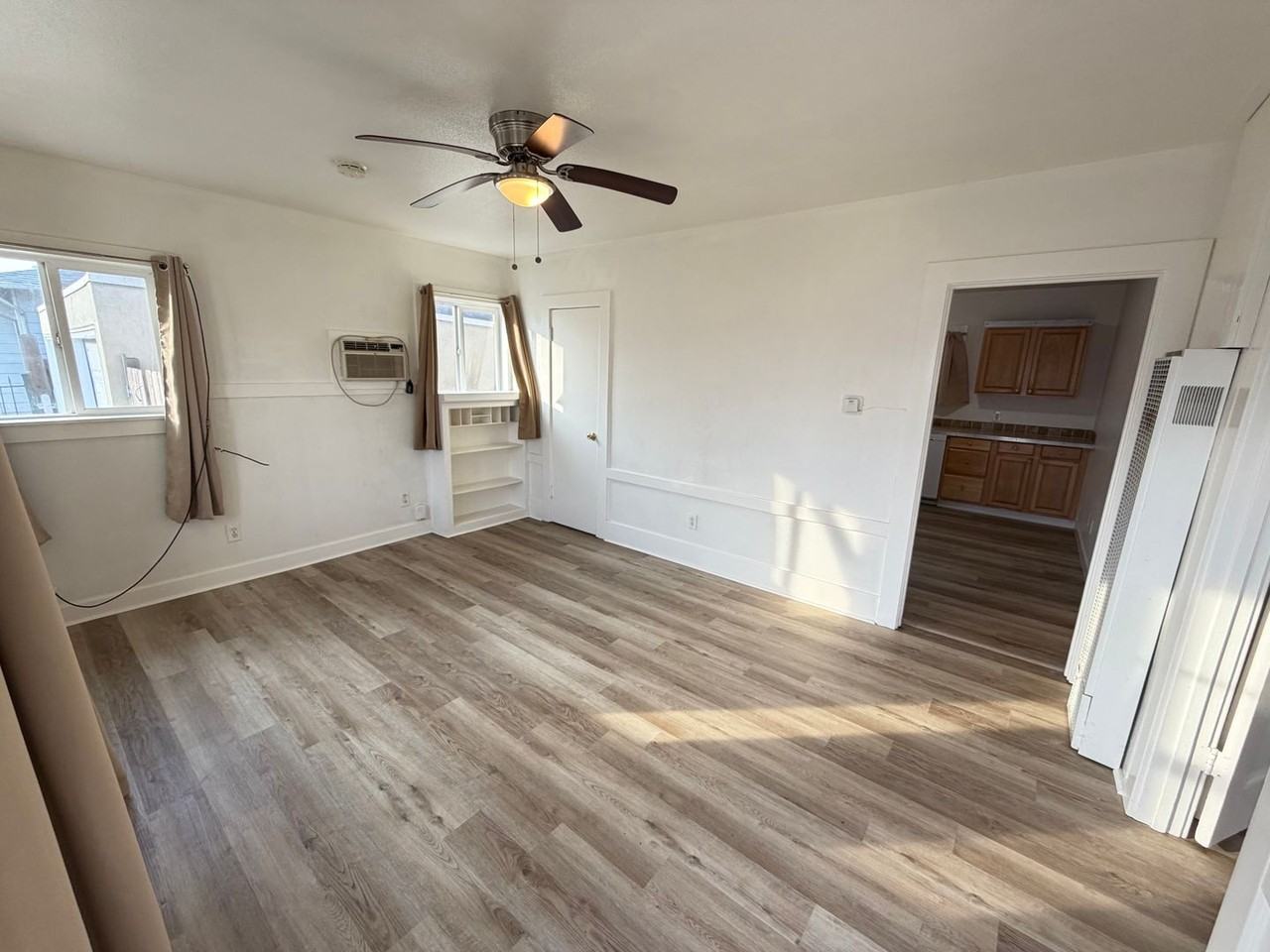 1277 N Pilgrim St - Photo 4 of 15