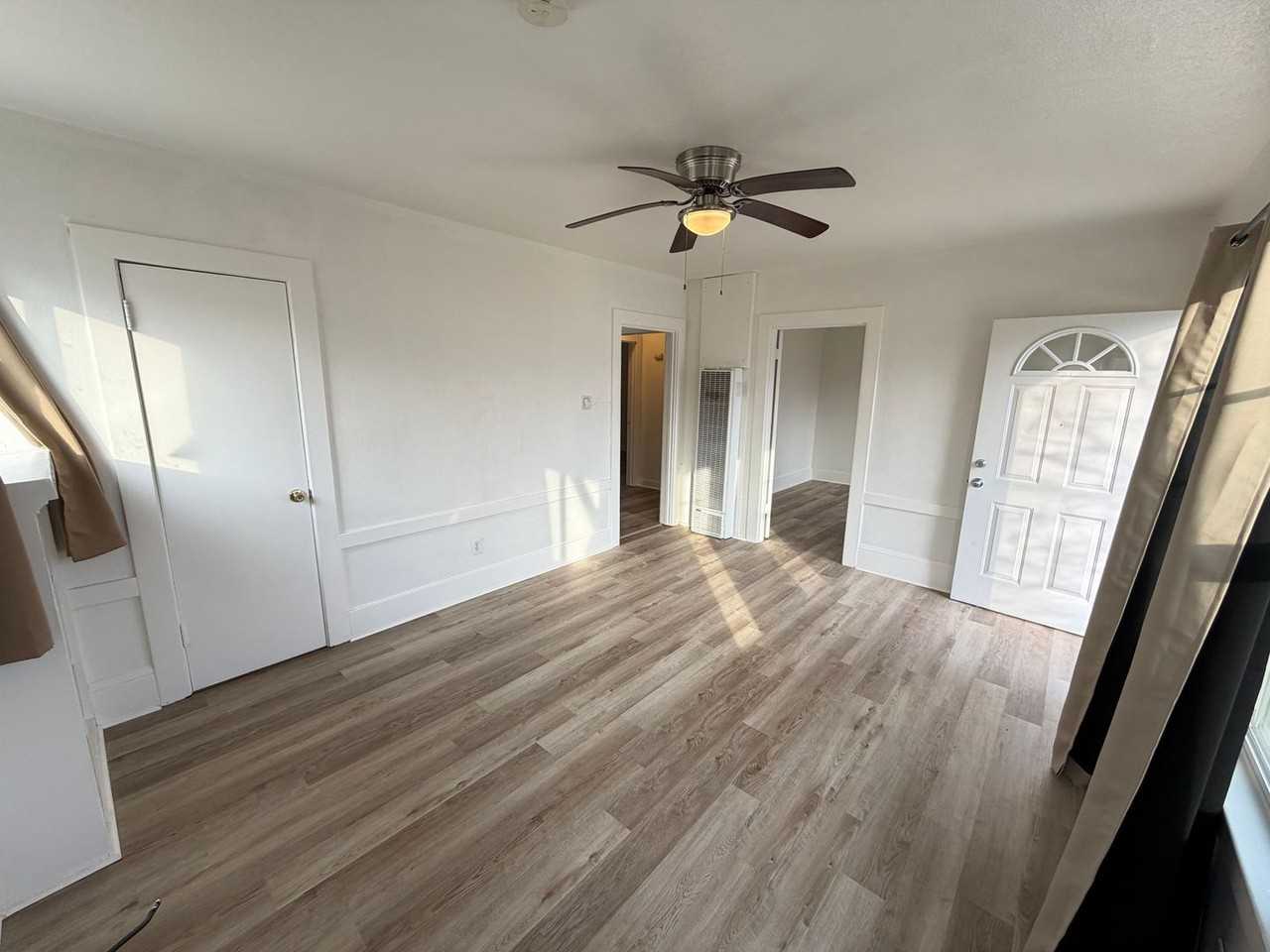 1277 N Pilgrim St - Photo 5 of 15