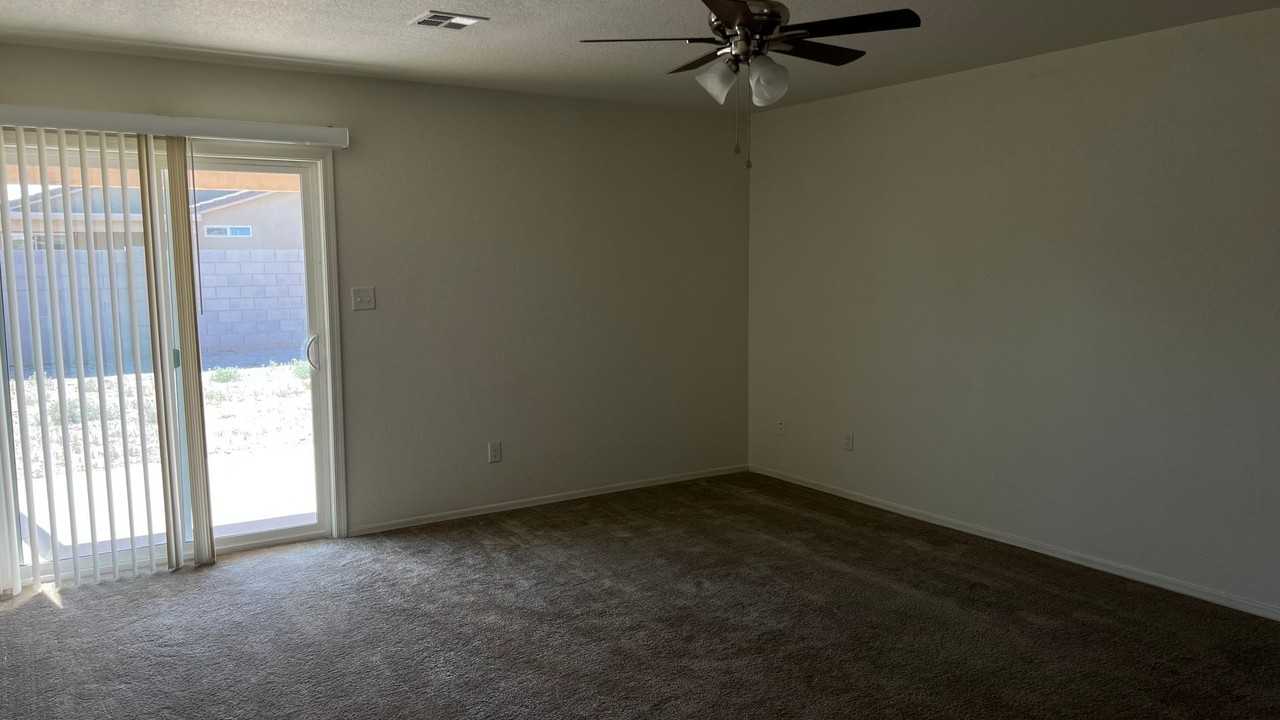 7815 E 44th Ln - Photo 3 of 16