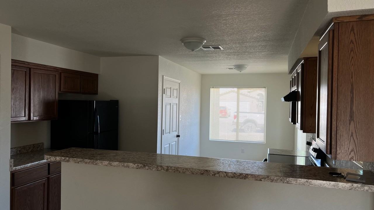 7815 E 44th Ln - Photo 6 of 16