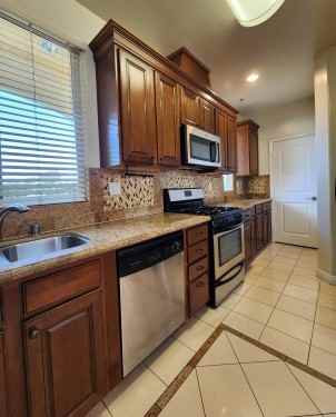 1813 Thayer Ave - Photo 7 of 32