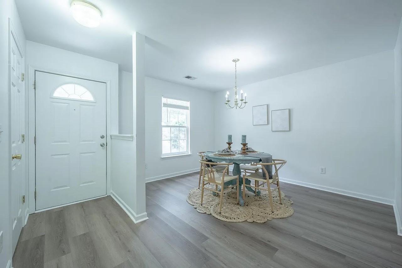 1687 Dexter Ln - Photo 4 of 27