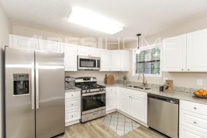 210 Greensprings Ct - Photo 3 of 18