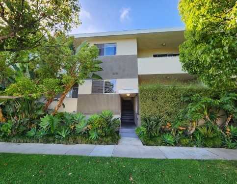 10723 La Grange Ave - Photo 2 of 43