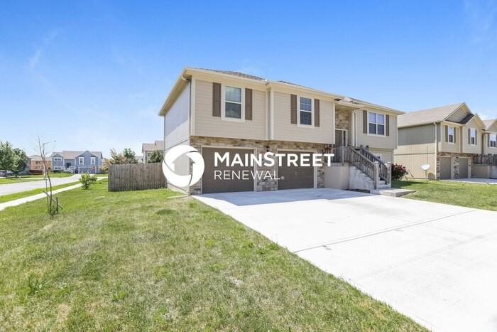 592 S Walnut St - Photo 2 of 17