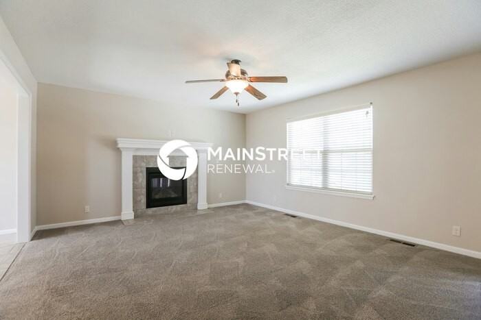 592 S Walnut St - Photo 3 of 17