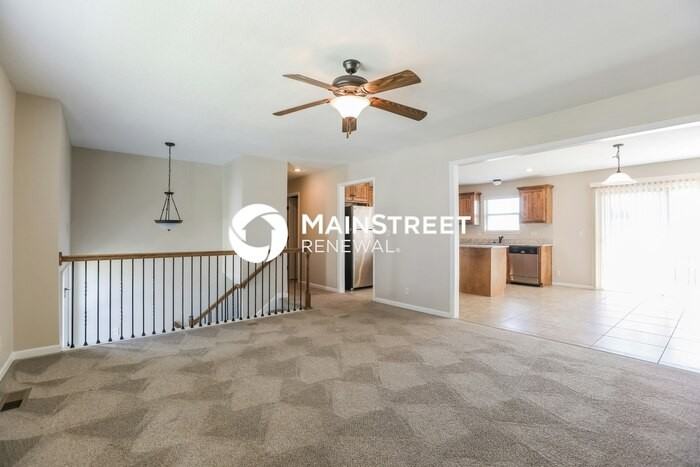 592 S Walnut St - Photo 5 of 17