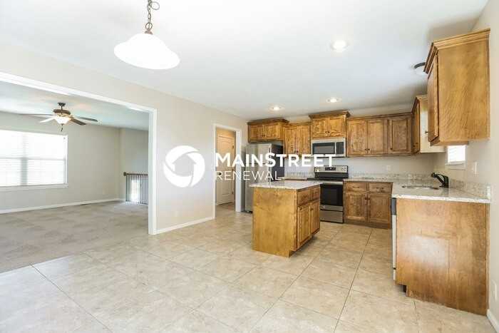 592 S Walnut St - Photo 6 of 17