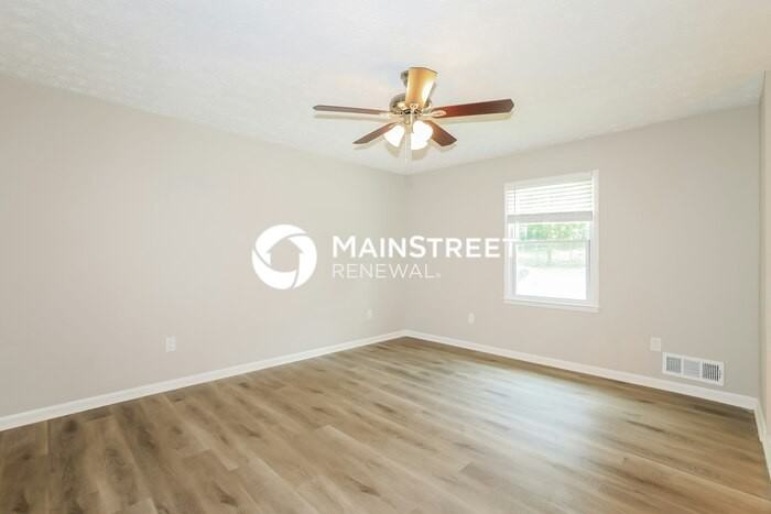 1743 Hunting Creek Ln Se - Photo 4 of 17