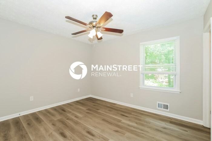 1743 Hunting Creek Ln Se - Photo 7 of 17