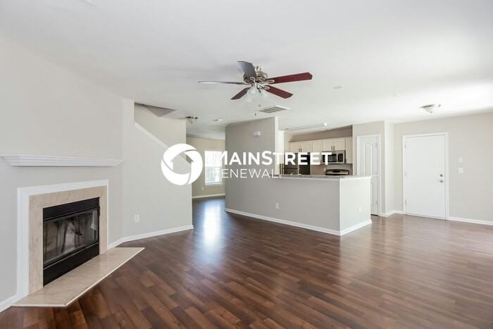 8146 Chatham Oaks Dr - Photo 6 of 17