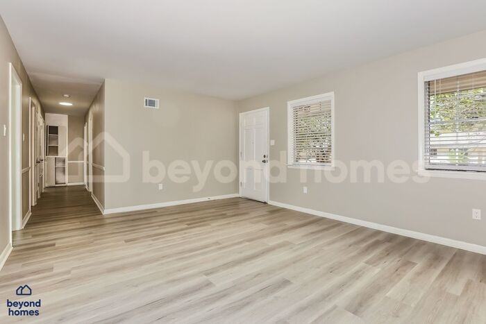 610 Beverly Ave E - Photo 3 of 19