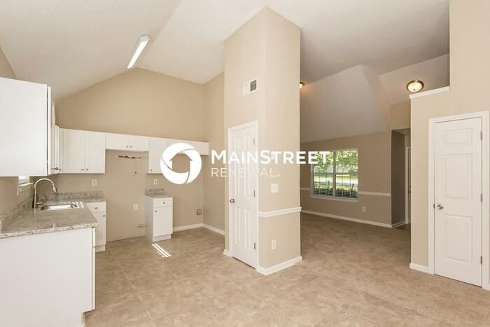 4290 Ward Bluff Ct - Photo 5 of 15