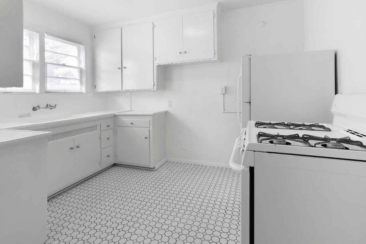 455 Midvale Avenue, - Photo 4 of 50