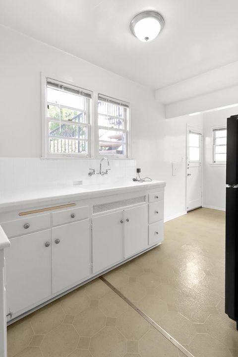 455 Midvale Avenue, - Photo 5 of 50