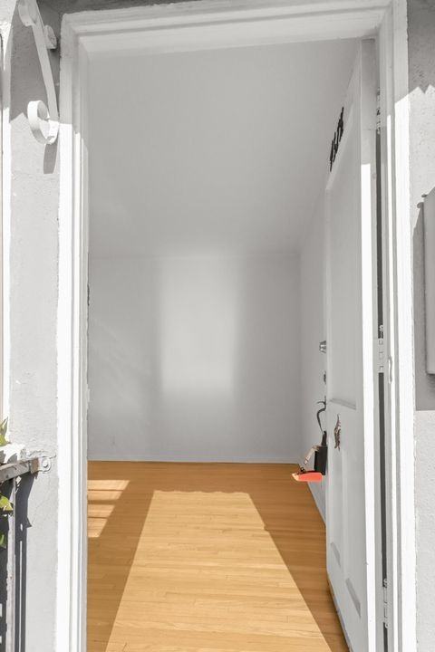 455 Midvale Avenue, - Photo 7 of 50