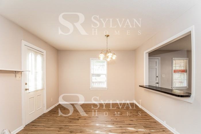 2716 Shaftsbury St - Photo 5 of 16