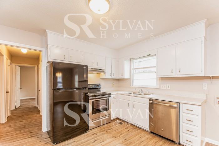 2716 Shaftsbury St - Photo 7 of 15