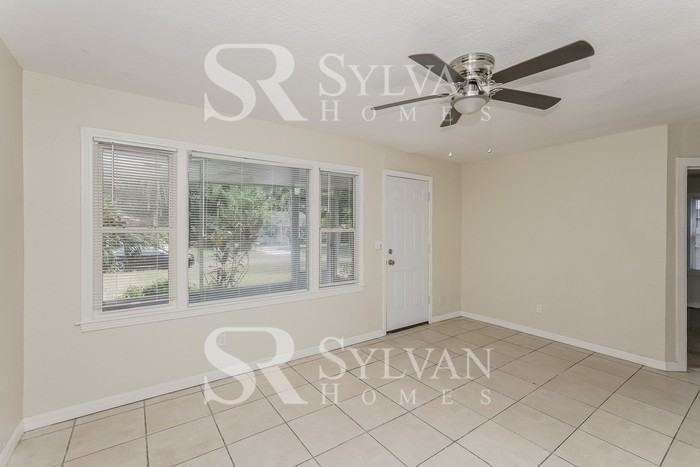 1962 Chenango Ave - Photo 3 of 16