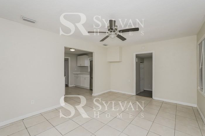 1962 Chenango Ave - Photo 4 of 16