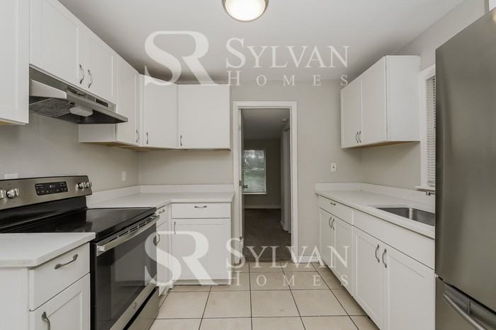 1962 Chenango Ave - Photo 6 of 16