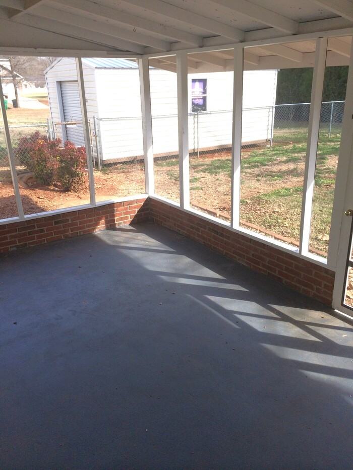 1132 Hipp Rd - Photo 3 of 21