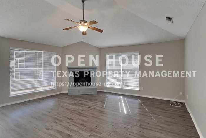 4908 Shady Oak Trl - Photo 4 of 23