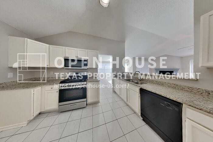 4908 Shady Oak Trl - Photo 7 of 23