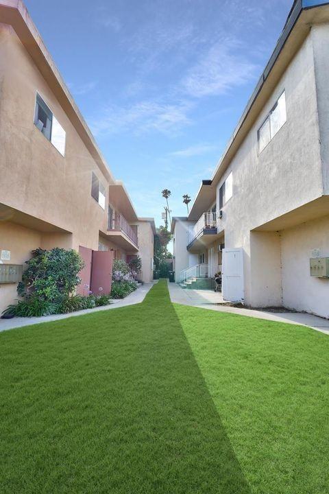 2823 Corning Avenue - Photo 2 of 50